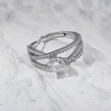 Twisted Elegance 1ct Moissanite Ring