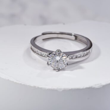 Sixth Sense 6 pong 1ct Moissanite Ring